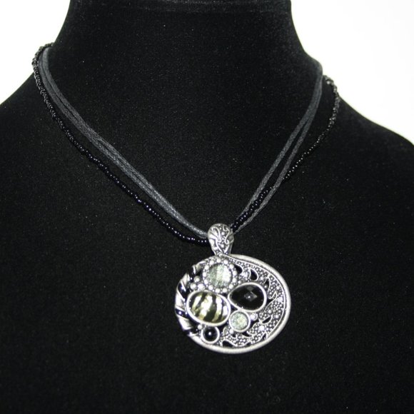 Beautiful black and silver statement necklace 16"
